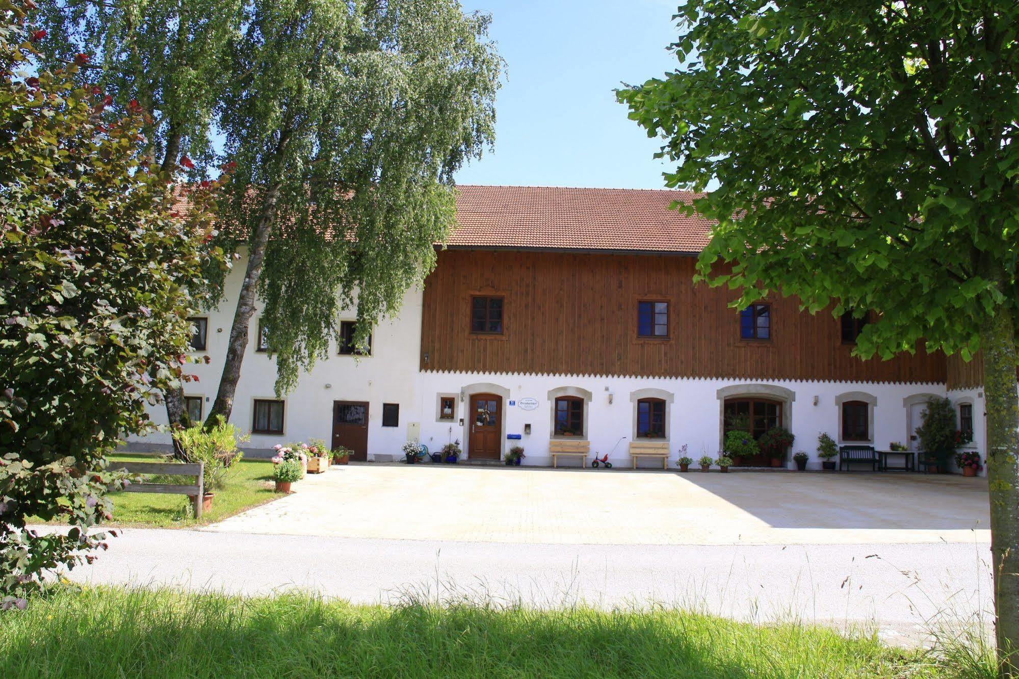 Pension Bernhardhof Otterfing المظهر الخارجي الصورة