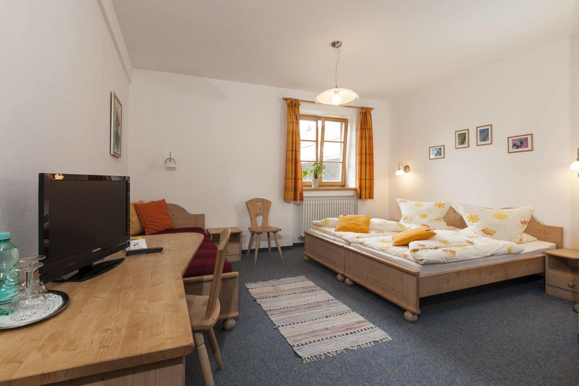 Pension Bernhardhof Otterfing المظهر الخارجي الصورة